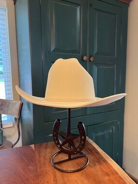 Resistol Cowgirl / Cowboy Hat style: Cattleman Hat 6 7/8